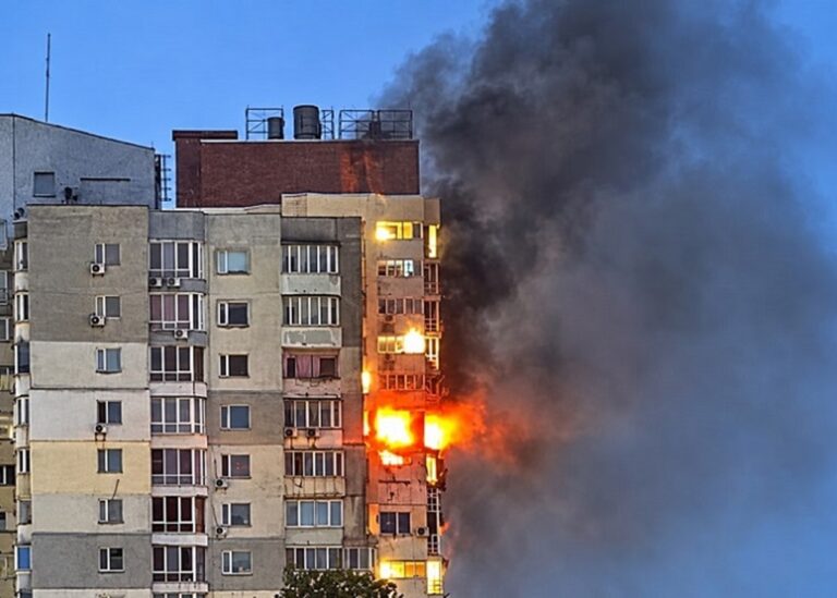Влучання БПЛА в багатоповерхівку Києва: є загиблий
