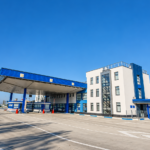 Вибух біля КПП “Паланка”: снаряд рикошетом влучив в автобус і будку прикордонників