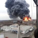 Наслідки дронової атаки: у російському Новомосковську зафіксували масштабне задимлення
