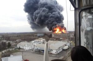 Наслідки дронової атаки: у російському Новомосковську зафіксували масштабне задимлення