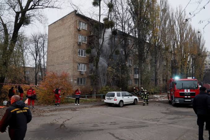 Удар надшвидкісних дронів по столиці: Росія атакувала Київ реактивними БпЛА, на Печерську пошкоджено житлові будинки та поранено п’ятьох людей