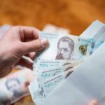«Прірва у чотири рази»: скільки насправді заробляють українці та де платять найбільше
